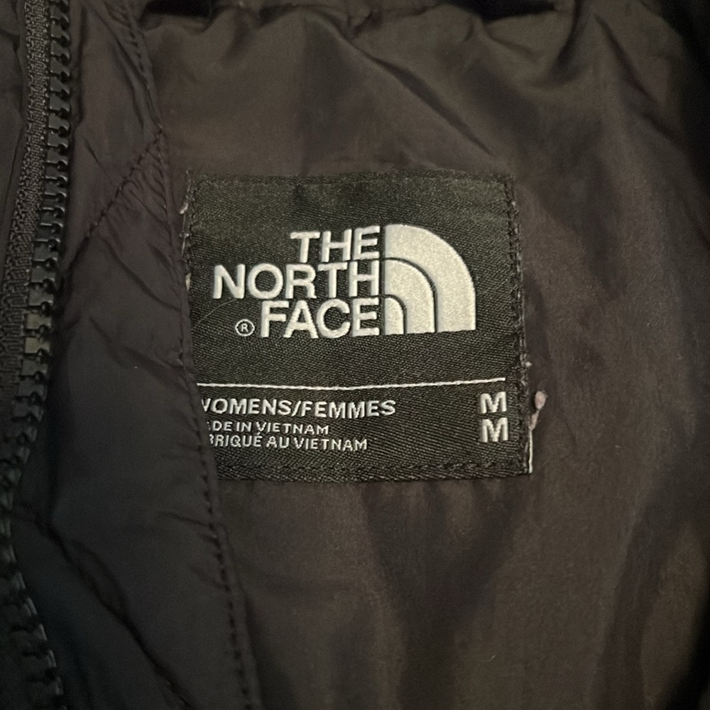 Women’s Black North Face Jacket size Medium Preowned like new - Picture 2 of 10